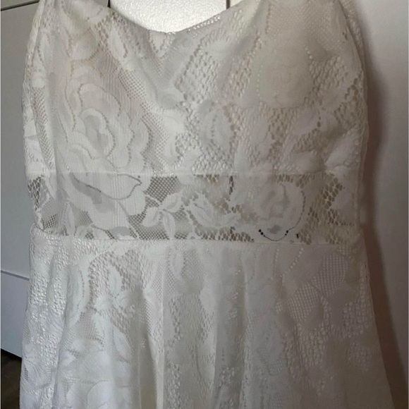 White formal dress short - Picture 3 of 4